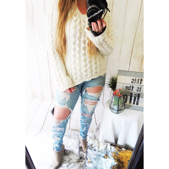 Vintage Sweaters - Vintage chunky cream knit sweater 🍁